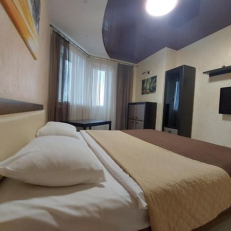 Романтичні Апартаменти У Центрі Lutsʼk Exteriör bild